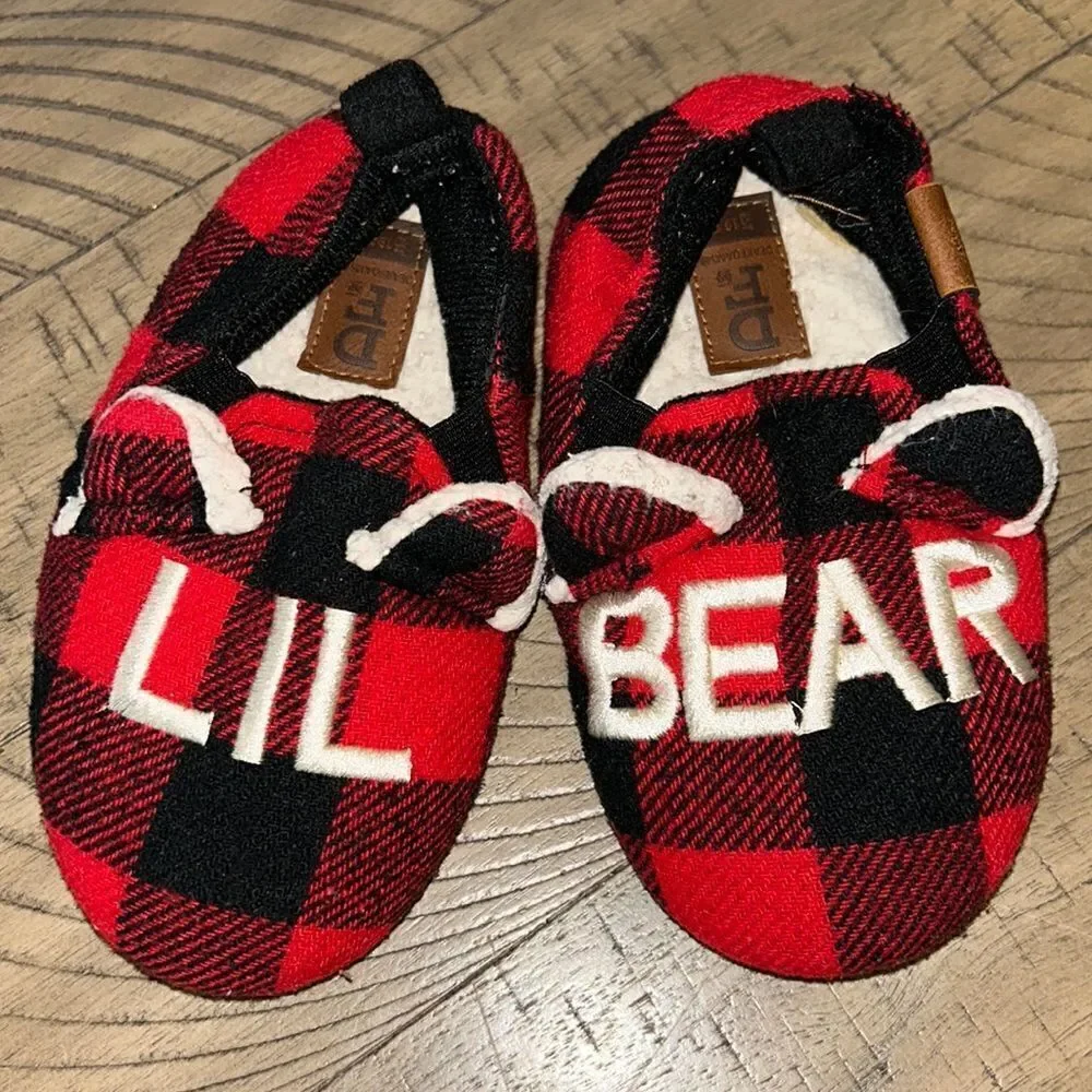 Lil Bear 🐻 Nonslip Warm Cozy DearFoam Slippers for your wee one ☝️ like new